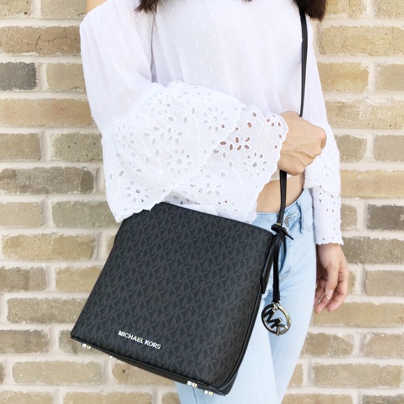 Michael Kors Handbags - Gaby’sBags👜💕- Michael Kors Bucket Bag Black